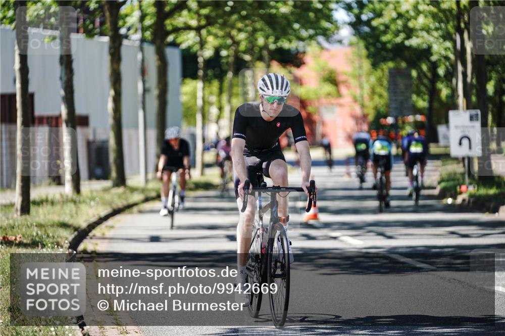09.08.2026 - GEWOBA Citytriathlon Bremen Michael Burmester http://msf.ph/oto/9942669 09.08.2026 14:33:37 Radfahren 17, 38, 74, 82, 146, 218, 232, 263, 308, 371, 470 meine-sportfotos.de