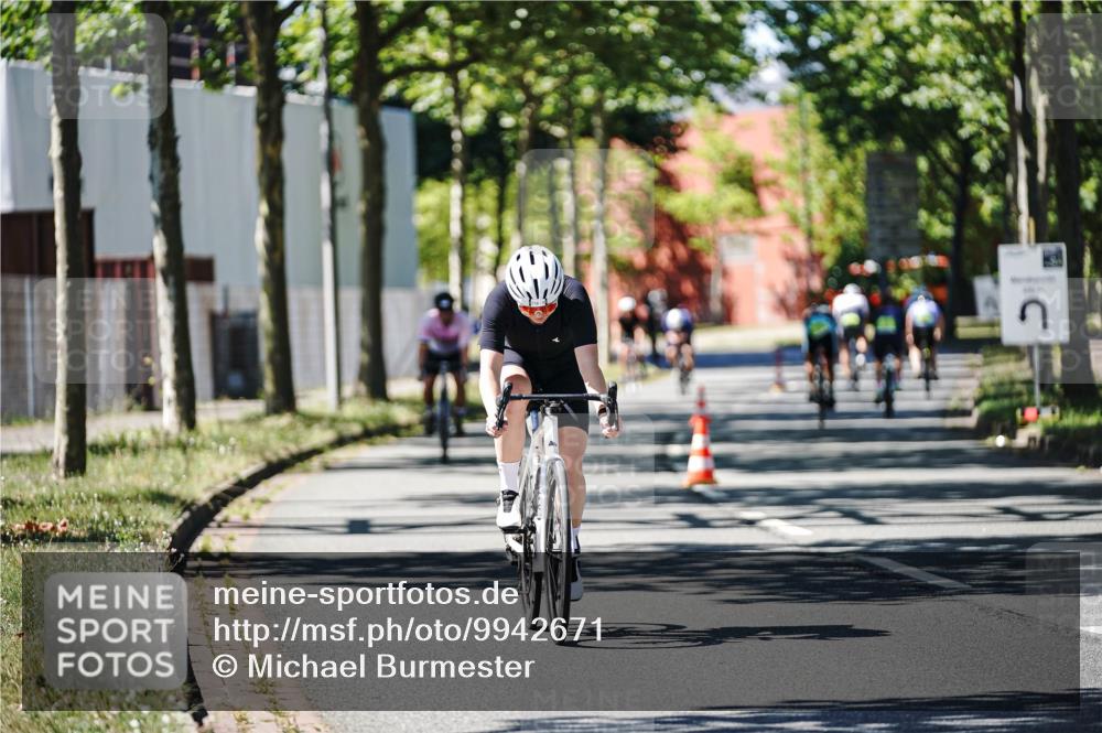 09.08.2026 - GEWOBA Citytriathlon Bremen Michael Burmester http://msf.ph/oto/9942671 09.08.2026 14:33:39 Radfahren 38, 74, 82, 146, 218, 232, 263, 308, 371, 470 meine-sportfotos.de