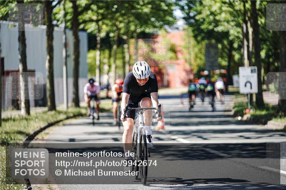09.08.2026 - GEWOBA Citytriathlon Bremen Michael Burmester http://msf.ph/oto/9942674 09.08.2026 14:33:39 Radfahren 38, 74, 82, 146, 218, 232, 263, 308, 371, 470 meine-sportfotos.de