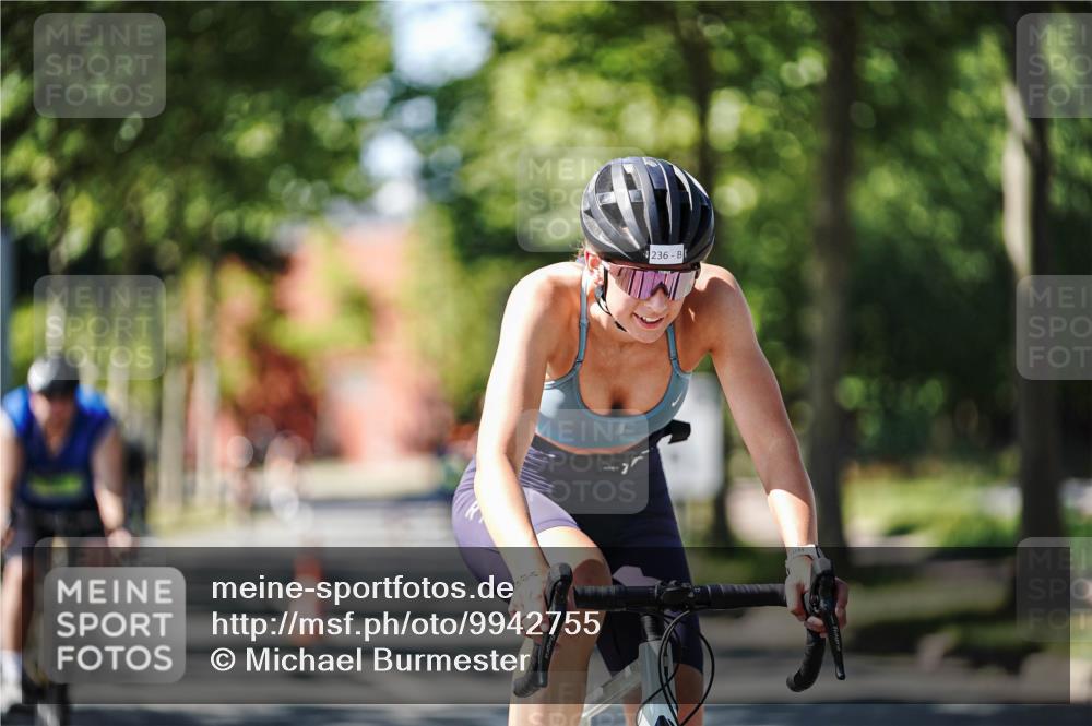 09.08.2026 - GEWOBA Citytriathlon Bremen Michael Burmester http://msf.ph/oto/9942755 09.08.2026 14:35:05 Radfahren 20, 37, 192, 220, 236, 260, 284, 351, 362, 404 meine-sportfotos.de
