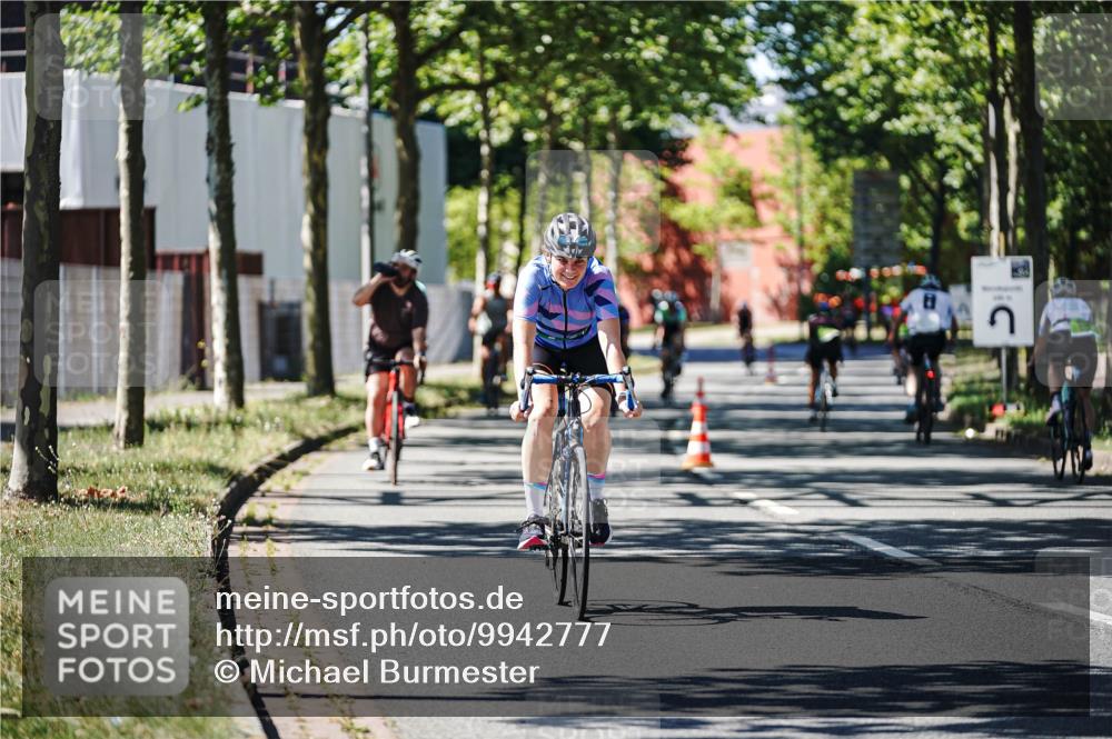 09.08.2026 - GEWOBA Citytriathlon Bremen Michael Burmester http://msf.ph/oto/9942777 09.08.2026 14:35:23 Radfahren 28, 37, 57, 64, 80, 121, 130, 192, 260, 339, 364, 403 meine-sportfotos.de