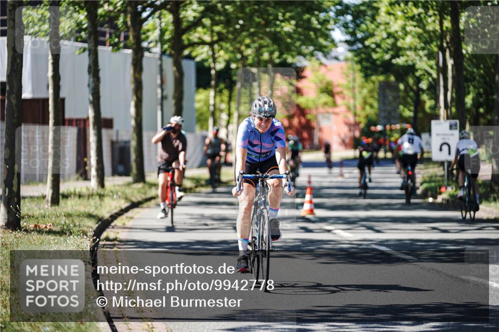 09.08.2026 - GEWOBA Citytriathlon Bremen Michael Burmester http://msf.ph/oto/9942778 09.08.2026 14:35:23 Radfahren 28, 37, 57, 64, 80, 121, 130, 192, 260, 339, 364, 403 meine-sportfotos.de