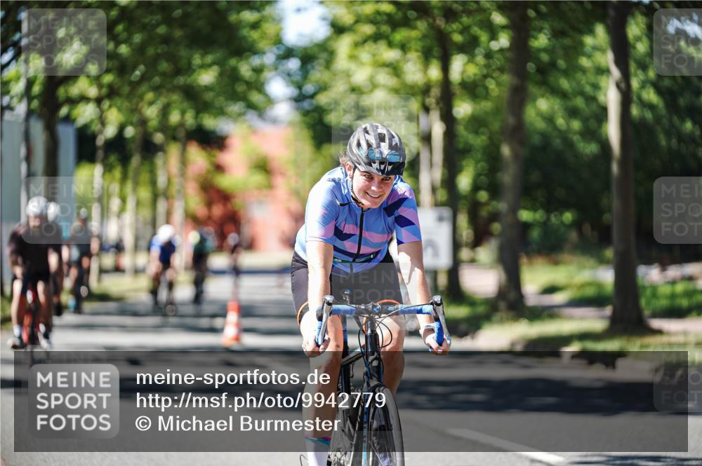 09.08.2026 - GEWOBA Citytriathlon Bremen Michael Burmester http://msf.ph/oto/9942779 09.08.2026 14:35:24 Radfahren 28, 57, 64, 80, 121, 130, 192, 260, 286, 339, 364, 370, 403, 466 meine-sportfotos.de