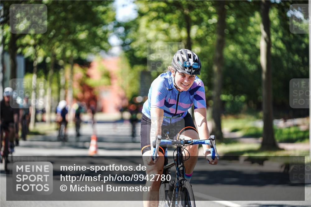 09.08.2026 - GEWOBA Citytriathlon Bremen Michael Burmester http://msf.ph/oto/9942780 09.08.2026 14:35:24 Radfahren 28, 57, 64, 80, 121, 130, 192, 260, 286, 339, 364, 370, 403, 466 meine-sportfotos.de