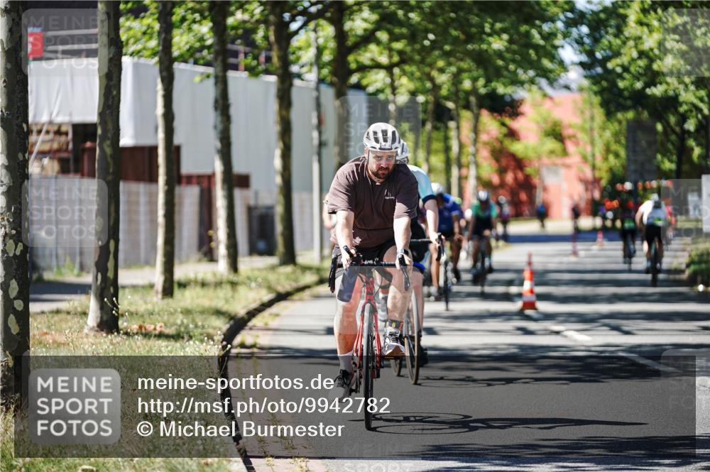 09.08.2026 - GEWOBA Citytriathlon Bremen Michael Burmester http://msf.ph/oto/9942782 09.08.2026 14:35:25 Radfahren 28, 57, 64, 80, 121, 130, 260, 286, 339, 364, 370, 403, 466 meine-sportfotos.de