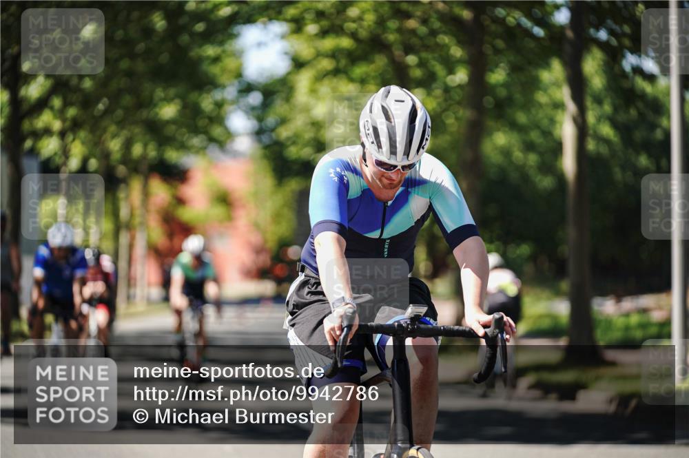 09.08.2026 - GEWOBA Citytriathlon Bremen Michael Burmester http://msf.ph/oto/9942786 09.08.2026 14:35:27 Radfahren 28, 57, 64, 80, 121, 130, 286, 339, 364, 370, 403, 466 meine-sportfotos.de