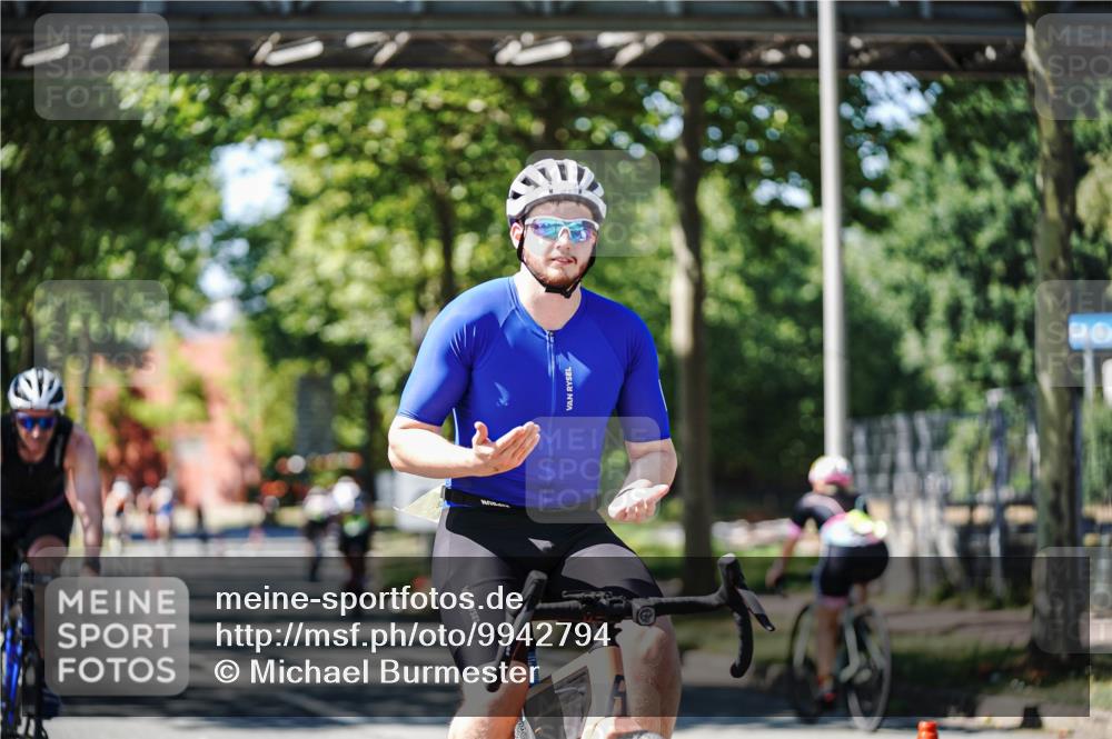 09.08.2026 - GEWOBA Citytriathlon Bremen Michael Burmester http://msf.ph/oto/9942794 09.08.2026 14:35:31 Radfahren 14, 28, 57, 64, 121, 130, 286, 325, 339, 363, 364, 370, 403, 466 meine-sportfotos.de