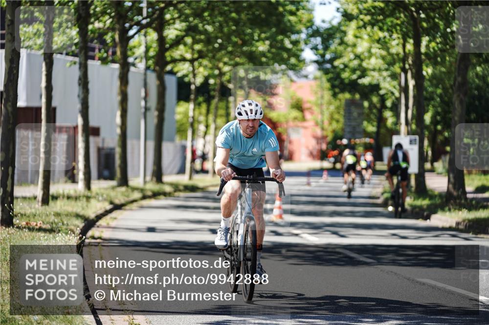 09.08.2026 - GEWOBA Citytriathlon Bremen Michael Burmester http://msf.ph/oto/9942888 09.08.2026 14:36:33 Radfahren 110, 133, 207, 256, 291, 307, 321, 336 meine-sportfotos.de