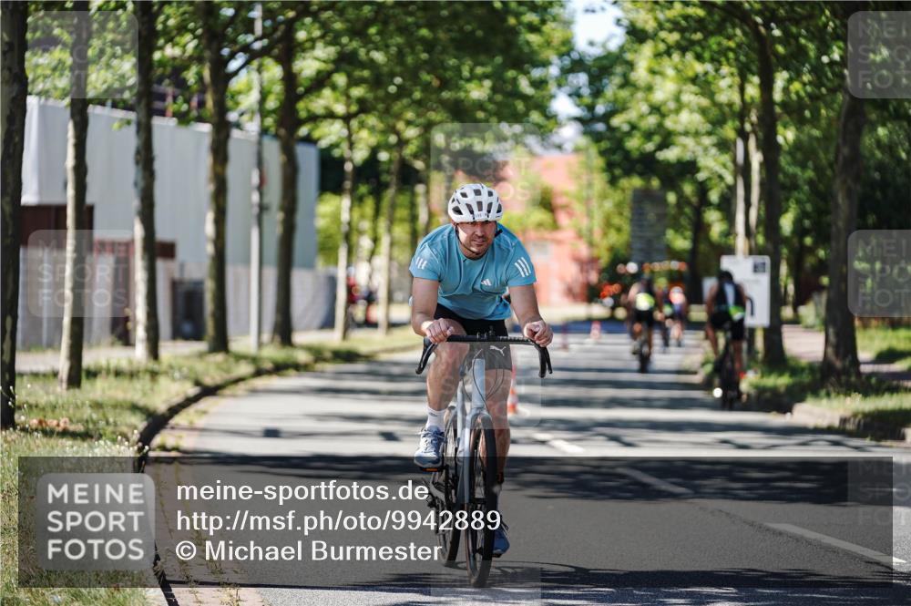 09.08.2026 - GEWOBA Citytriathlon Bremen Michael Burmester http://msf.ph/oto/9942889 09.08.2026 14:36:33 Radfahren 110, 133, 207, 256, 291, 307, 321, 336 meine-sportfotos.de