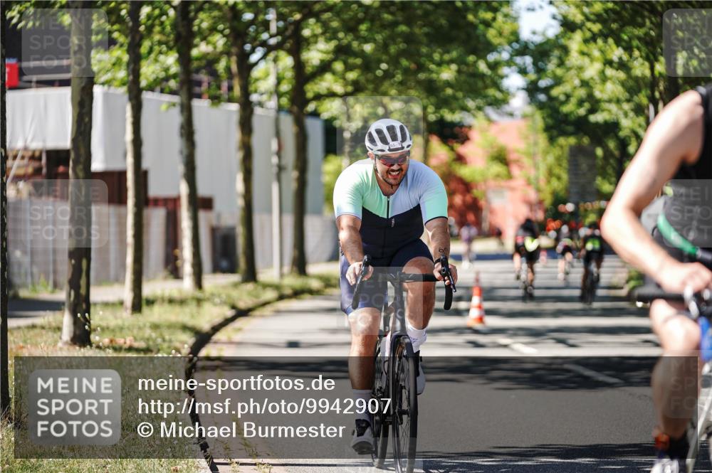 09.08.2026 - GEWOBA Citytriathlon Bremen Michael Burmester http://msf.ph/oto/9942907 09.08.2026 14:36:54 Radfahren 65, 89, 122, 229, 312, 337, 377, 523 meine-sportfotos.de