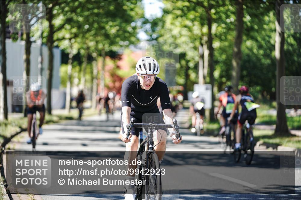 09.08.2026 - GEWOBA Citytriathlon Bremen Michael Burmester http://msf.ph/oto/9942923 09.08.2026 14:37:15 Radfahren 10, 58, 87, 172, 300, 316, 369, 385, 448 meine-sportfotos.de