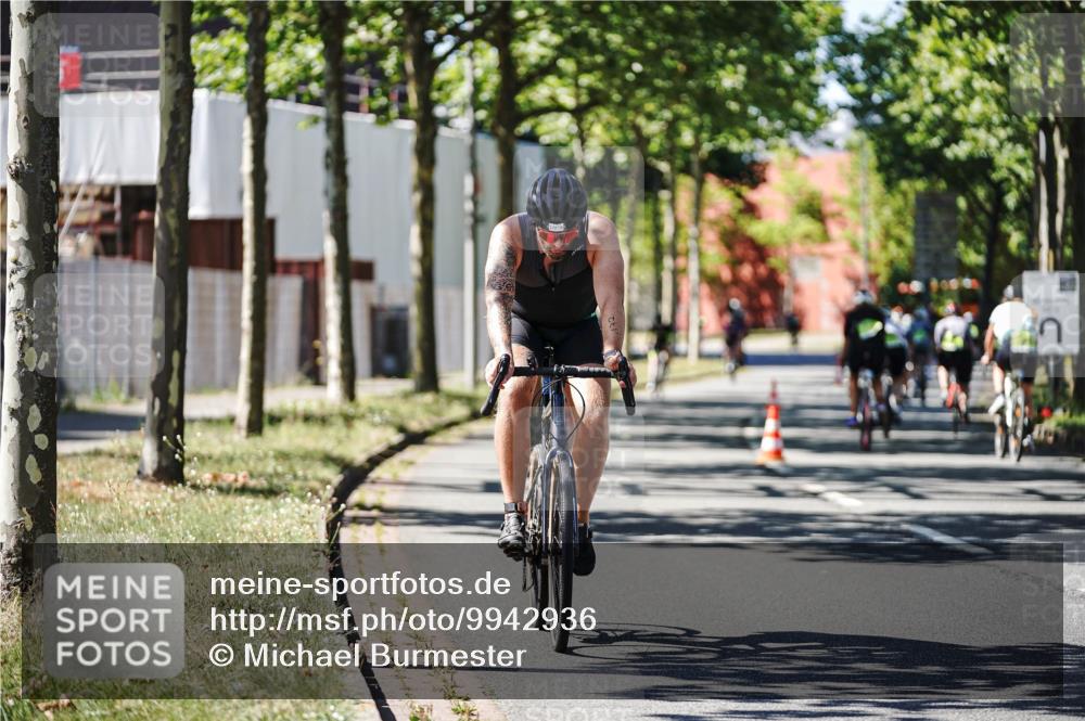09.08.2026 - GEWOBA Citytriathlon Bremen Michael Burmester http://msf.ph/oto/9942936 09.08.2026 14:37:24 Radfahren 10, 58, 87, 172, 300, 305, 316, 369, 385 meine-sportfotos.de