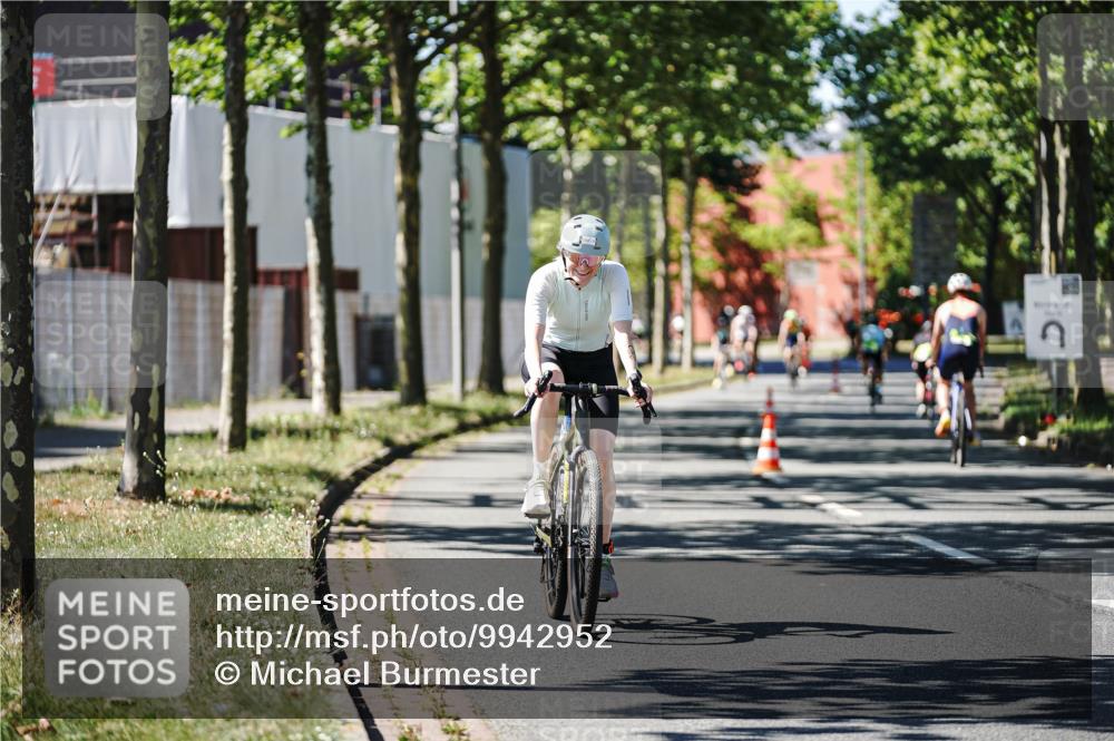 09.08.2026 - GEWOBA Citytriathlon Bremen Michael Burmester http://msf.ph/oto/9942952 09.08.2026 14:37:39 Radfahren 42, 203, 242, 288, 290, 305, 390, 458, 487 meine-sportfotos.de