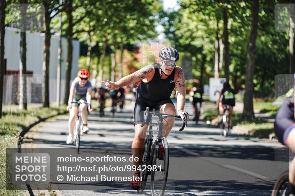 09.08.2026 - GEWOBA Citytriathlon Bremen Michael Burmester http://msf.ph/oto/9942981 09.08.2026 14:37:58 Radfahren 193, 202, 221, 242, 280, 292, 293, 306, 335, 341, 344, 390, 398, 400, 410, 434, 450, 454, 485, 521, 522 meine-sportfotos.de