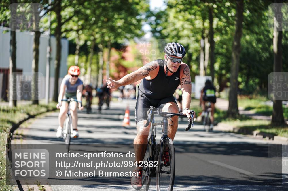 09.08.2026 - GEWOBA Citytriathlon Bremen Michael Burmester http://msf.ph/oto/9942982 09.08.2026 14:37:58 Radfahren 193, 202, 221, 242, 280, 292, 293, 306, 335, 341, 344, 390, 398, 400, 410, 434, 450, 454, 485, 521, 522 meine-sportfotos.de