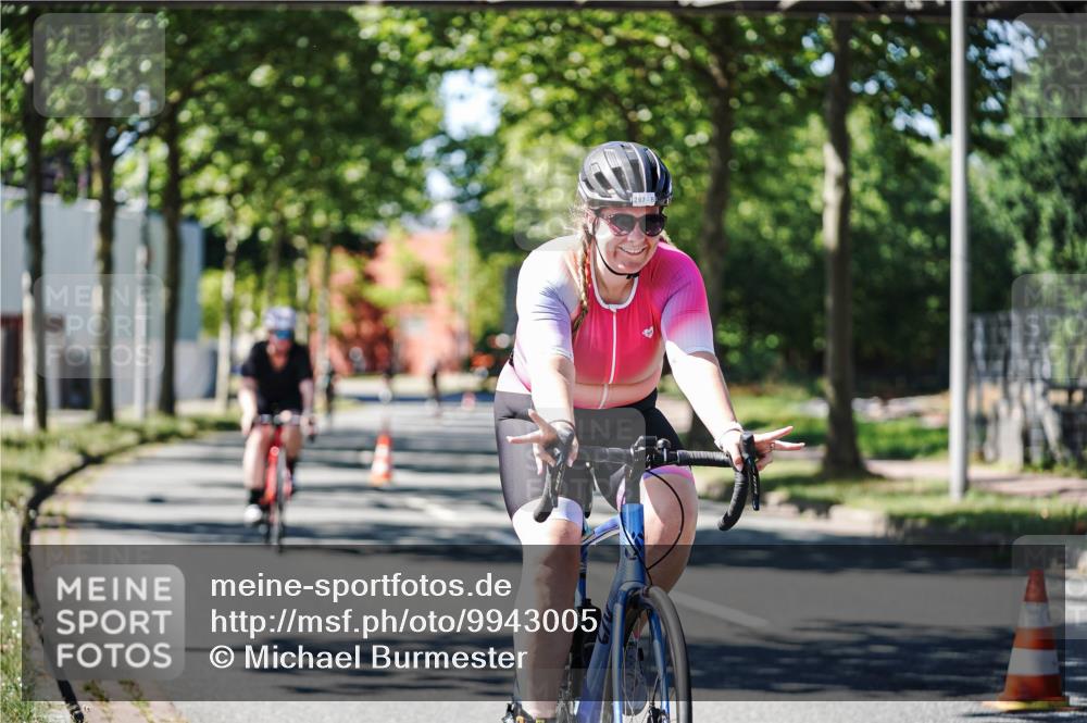 09.08.2026 - GEWOBA Citytriathlon Bremen Michael Burmester http://msf.ph/oto/9943005 09.08.2026 14:38:12 Radfahren 190, 193, 221, 266, 277, 280, 293, 297, 306, 314, 319, 324, 330, 335, 344, 402, 434, 454, 485, 521, 522 meine-sportfotos.de