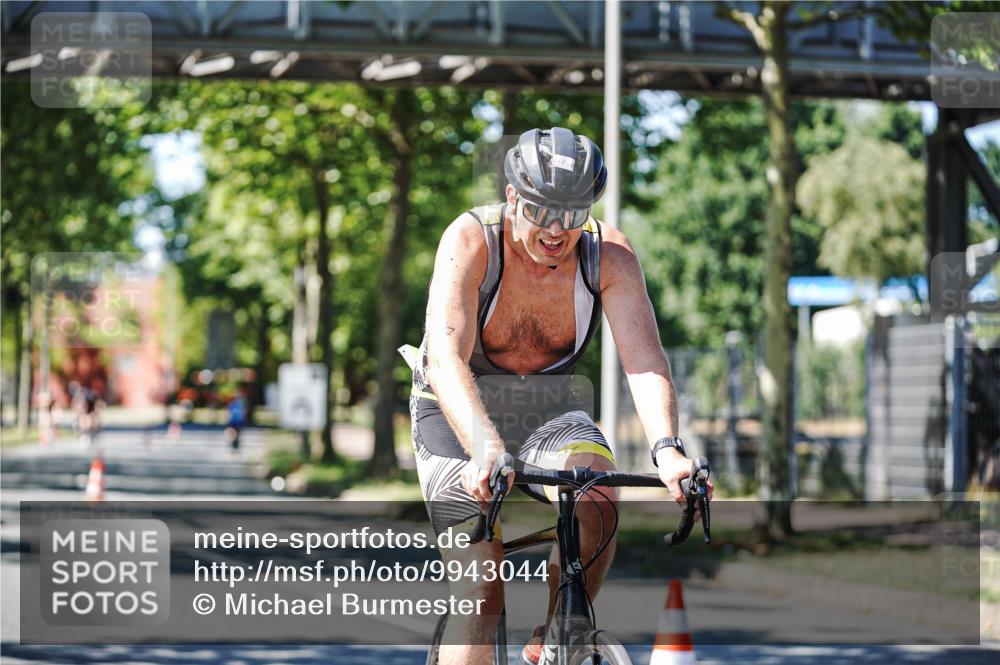 09.08.2026 - GEWOBA Citytriathlon Bremen Michael Burmester http://msf.ph/oto/9943044 09.08.2026 14:38:30 Radfahren 173, 190, 216, 222, 227, 249, 276, 289, 320, 352, 402, 417, 431 meine-sportfotos.de