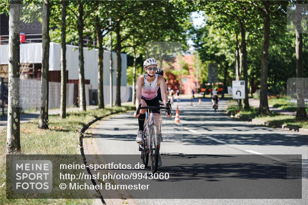 09.08.2026 - GEWOBA Citytriathlon Bremen Michael Burmester http://msf.ph/oto/9943060 09.08.2026 14:38:40 Radfahren 210, 216, 222, 227, 249, 253, 273, 276, 320, 352, 417 meine-sportfotos.de