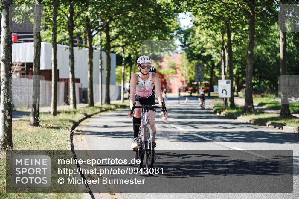 09.08.2026 - GEWOBA Citytriathlon Bremen Michael Burmester http://msf.ph/oto/9943061 09.08.2026 14:38:40 Radfahren 210, 216, 222, 227, 249, 253, 273, 276, 320, 352, 417 meine-sportfotos.de