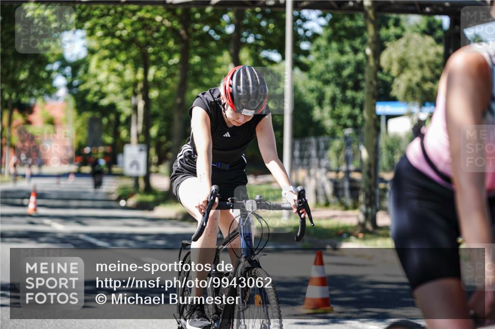 09.08.2026 - GEWOBA Citytriathlon Bremen Michael Burmester http://msf.ph/oto/9943062 09.08.2026 14:38:41 Radfahren 210, 216, 222, 227, 249, 253, 273, 276, 320, 417 meine-sportfotos.de