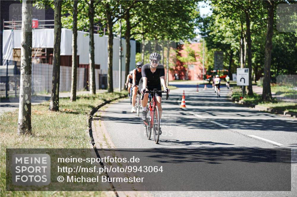 09.08.2026 - GEWOBA Citytriathlon Bremen Michael Burmester http://msf.ph/oto/9943064 09.08.2026 14:38:46 Radfahren 210, 216, 222, 227, 253, 273, 276, 310, 320, 347 meine-sportfotos.de