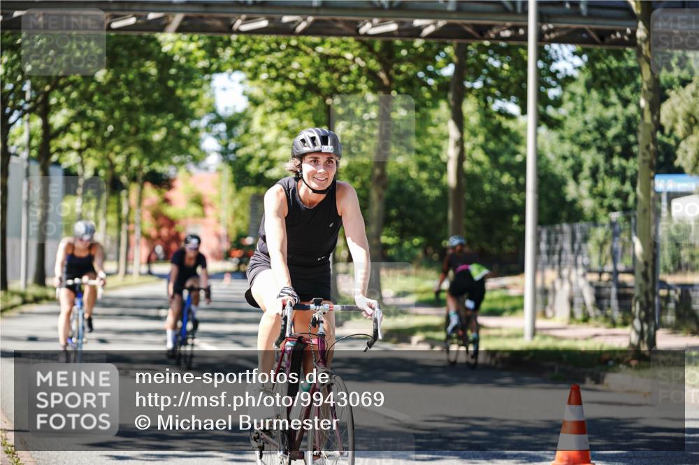 09.08.2026 - GEWOBA Citytriathlon Bremen Michael Burmester http://msf.ph/oto/9943069 09.08.2026 14:38:48 Radfahren 210, 216, 222, 227, 253, 273, 276, 310, 347 meine-sportfotos.de