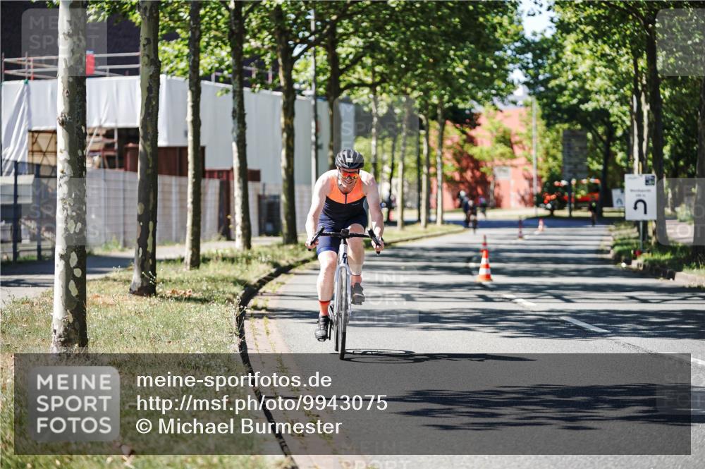 09.08.2026 - GEWOBA Citytriathlon Bremen Michael Burmester http://msf.ph/oto/9943075 09.08.2026 14:39:00 Radfahren 210, 310, 326, 347, 438 meine-sportfotos.de