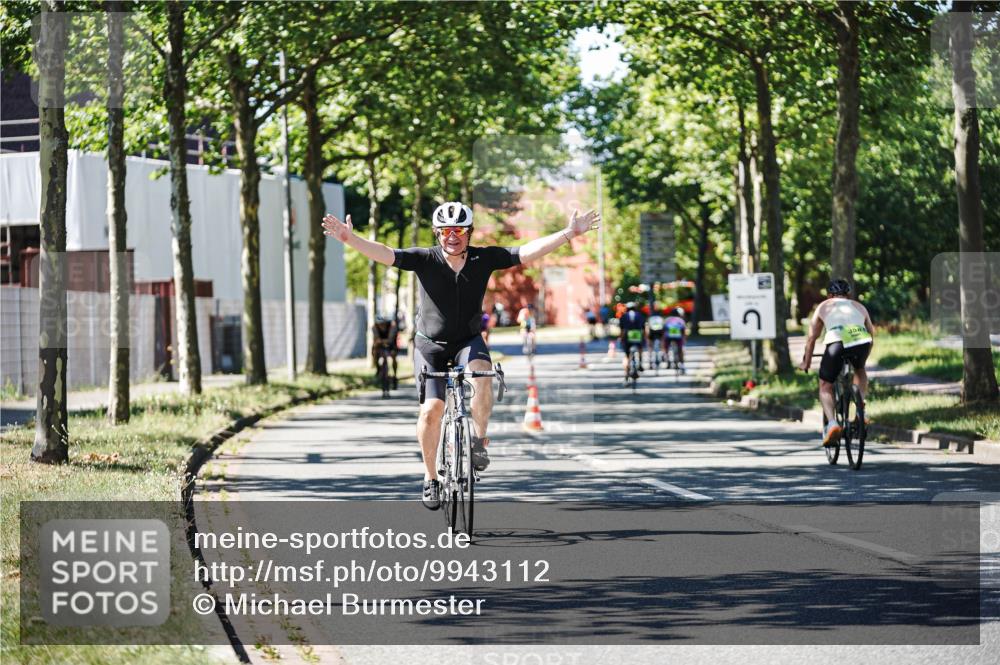 09.08.2026 - GEWOBA Citytriathlon Bremen Michael Burmester http://msf.ph/oto/9943112 09.08.2026 14:39:49 Radfahren 234, 258, 340, 391, 393, 413, 423 meine-sportfotos.de