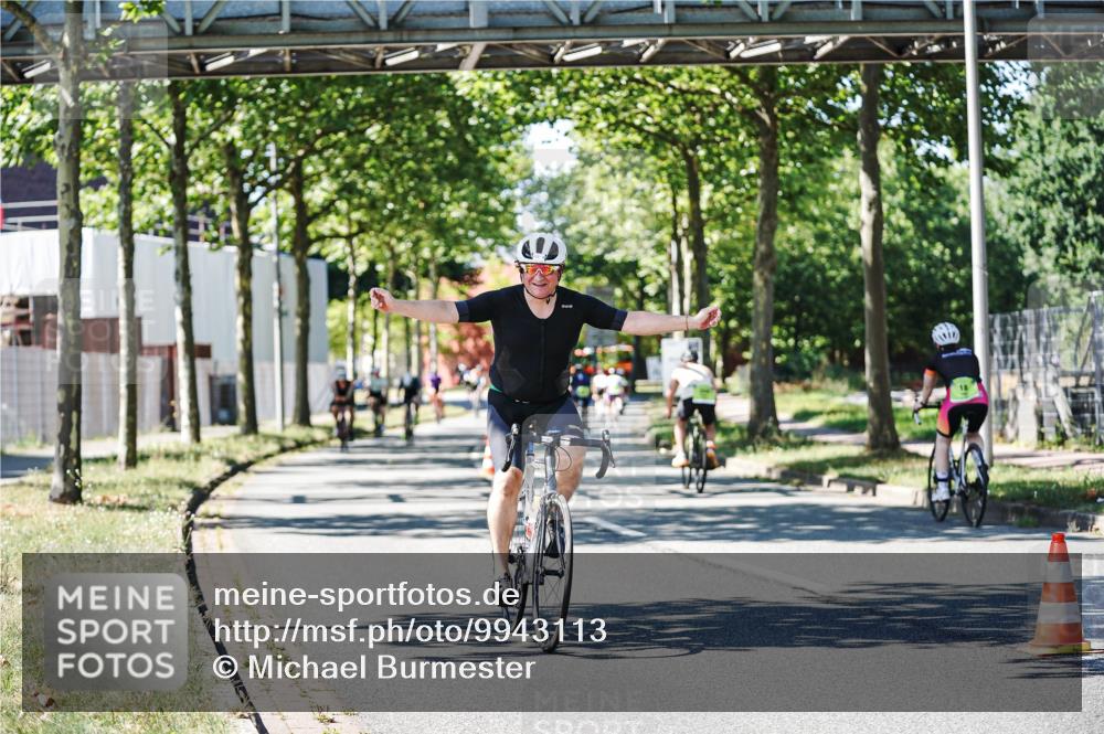 09.08.2026 - GEWOBA Citytriathlon Bremen Michael Burmester http://msf.ph/oto/9943113 09.08.2026 14:39:49 Radfahren 234, 258, 340, 391, 393, 413, 423 meine-sportfotos.de