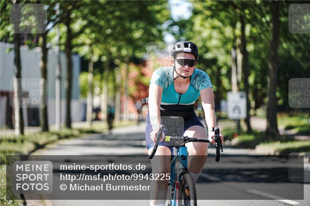 09.08.2026 - GEWOBA Citytriathlon Bremen Michael Burmester http://msf.ph/oto/9943225 09.08.2026 14:41:23 Radfahren 142, 213, 223, 230, 231, 264, 422, 501 meine-sportfotos.de