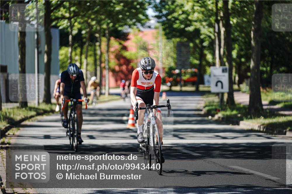 09.08.2026 - GEWOBA Citytriathlon Bremen Michael Burmester http://msf.ph/oto/9943440 09.08.2026 14:45:53 Radfahren 246, 248, 332, 367, 451, 465, 496, 524 meine-sportfotos.de