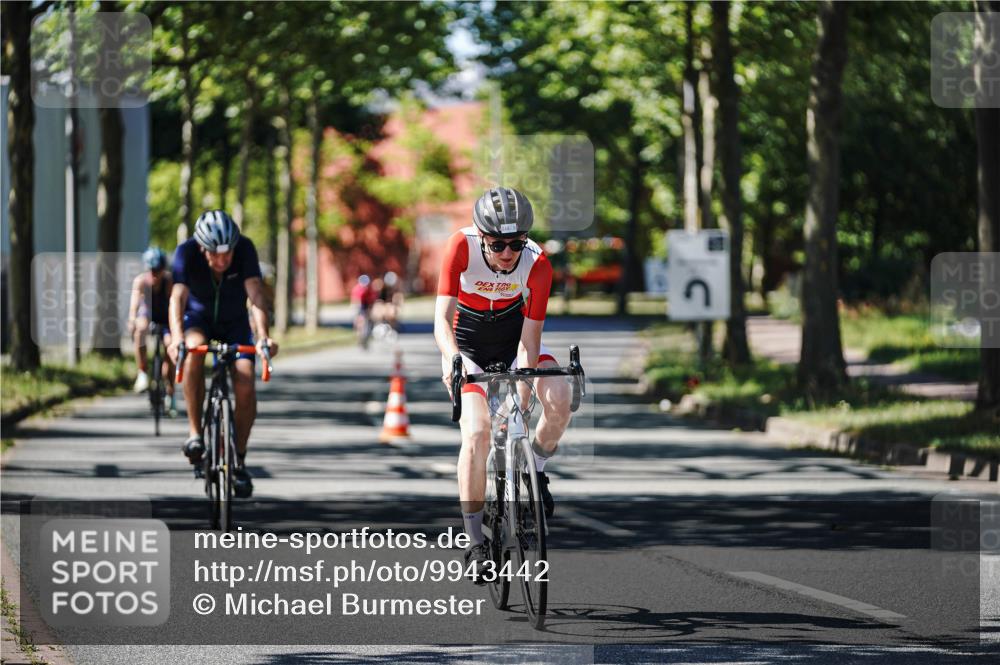 09.08.2026 - GEWOBA Citytriathlon Bremen Michael Burmester http://msf.ph/oto/9943442 09.08.2026 14:45:53 Radfahren 246, 248, 332, 367, 451, 465, 496, 524 meine-sportfotos.de