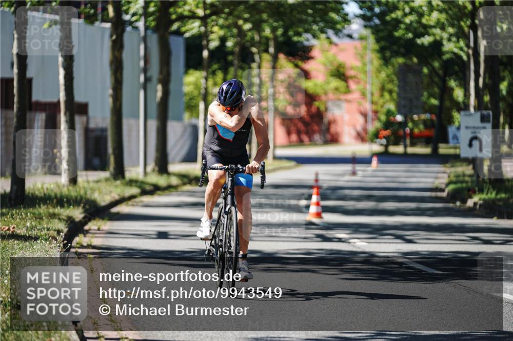 09.08.2026 - GEWOBA Citytriathlon Bremen Michael Burmester http://msf.ph/oto/9943549 09.08.2026 14:49:48 Radfahren 446, 504 meine-sportfotos.de