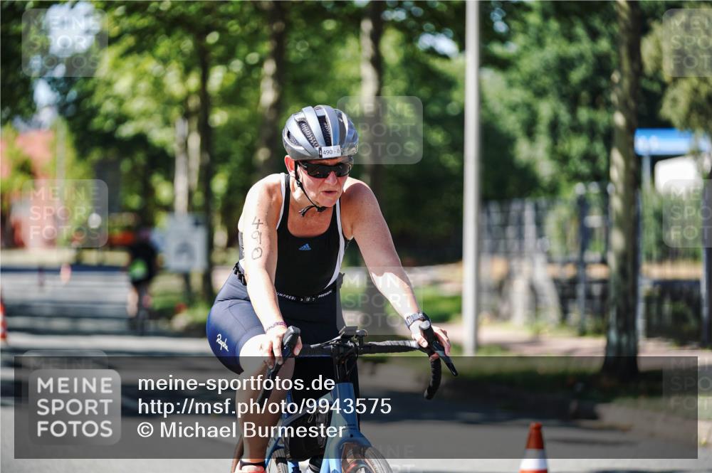 09.08.2026 - GEWOBA Citytriathlon Bremen Michael Burmester http://msf.ph/oto/9943575 09.08.2026 14:52:42 Radfahren 445, 490 meine-sportfotos.de