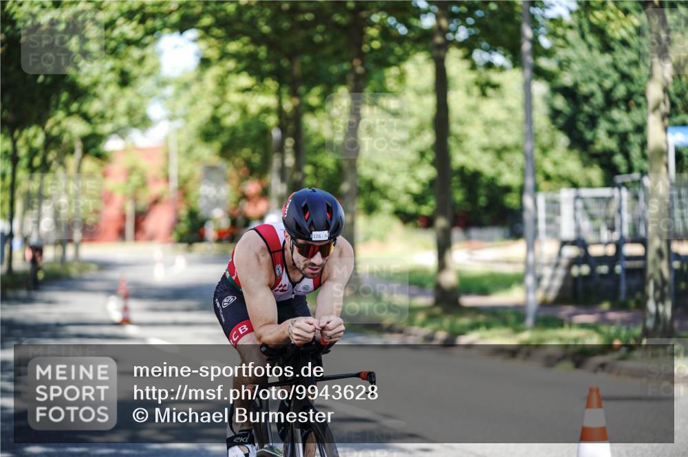 09.08.2026 - GEWOBA Citytriathlon Bremen Michael Burmester http://msf.ph/oto/9943628 09.08.2026 10:20:05 Radfahren 326, 386 meine-sportfotos.de