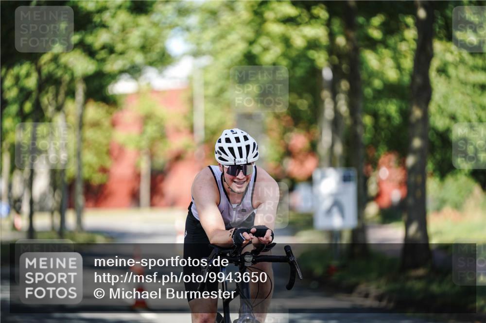 09.08.2026 - GEWOBA Citytriathlon Bremen Michael Burmester http://msf.ph/oto/9943650 09.08.2026 10:23:09 Radfahren 284, 308 meine-sportfotos.de