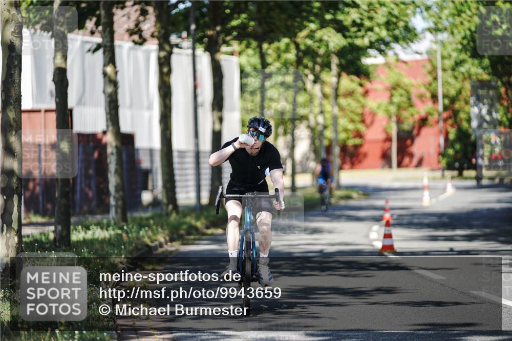 09.08.2026 - GEWOBA Citytriathlon Bremen Michael Burmester http://msf.ph/oto/9943659 09.08.2026 10:24:25 Radfahren 286, 297, 393 meine-sportfotos.de