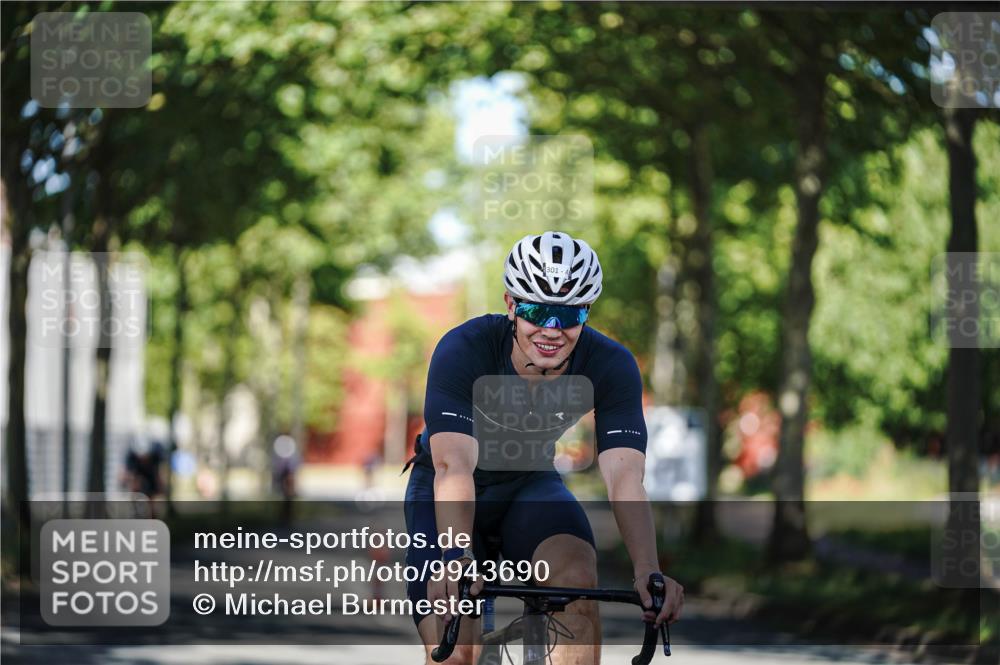 09.08.2026 - GEWOBA Citytriathlon Bremen Michael Burmester http://msf.ph/oto/9943690 09.08.2026 10:25:25 Radfahren 301, 323, 336, 345, 360, 377, 427 meine-sportfotos.de