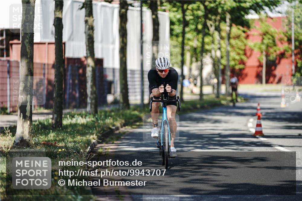 09.08.2026 - GEWOBA Citytriathlon Bremen Michael Burmester http://msf.ph/oto/9943707 09.08.2026 10:25:51 Radfahren 322, 372 meine-sportfotos.de