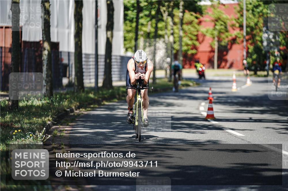 09.08.2026 - GEWOBA Citytriathlon Bremen Michael Burmester http://msf.ph/oto/9943711 09.08.2026 10:25:56 Radfahren 322, 372, 389, 416 meine-sportfotos.de