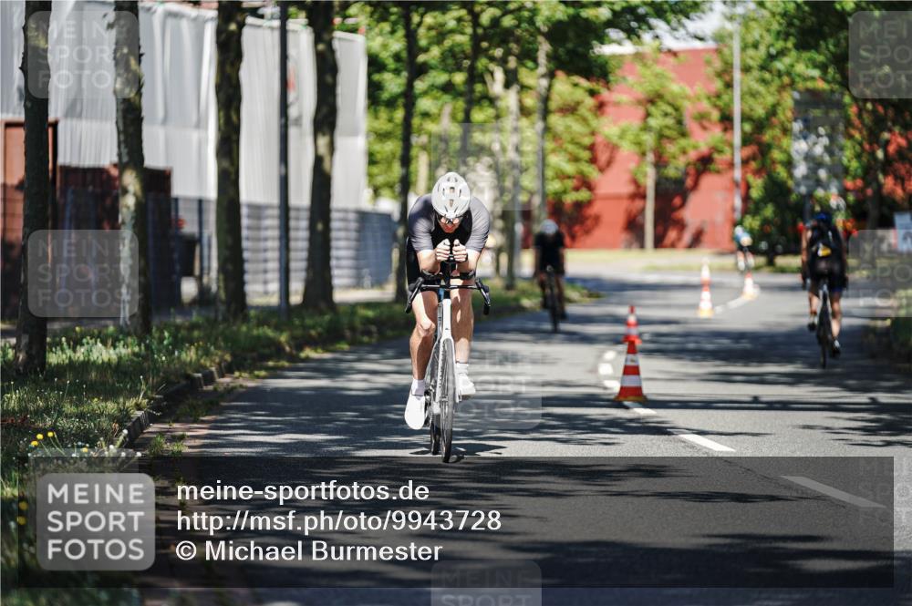 09.08.2026 - GEWOBA Citytriathlon Bremen Michael Burmester http://msf.ph/oto/9943728 09.08.2026 10:26:21 Radfahren 293, 318, 378, 398, 402 meine-sportfotos.de