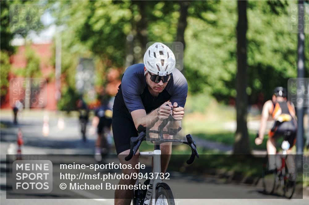 09.08.2026 - GEWOBA Citytriathlon Bremen Michael Burmester http://msf.ph/oto/9943732 09.08.2026 10:26:23 Radfahren 293, 318, 378, 398, 402 meine-sportfotos.de