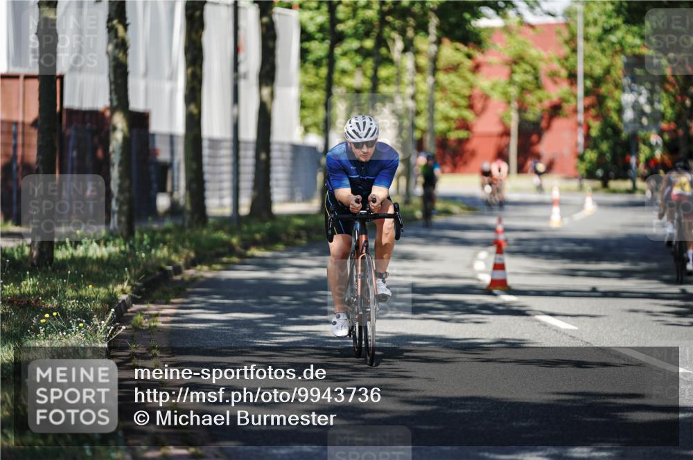 09.08.2026 - GEWOBA Citytriathlon Bremen Michael Burmester http://msf.ph/oto/9943736 09.08.2026 10:26:34 Radfahren 296, 318, 383, 402 meine-sportfotos.de