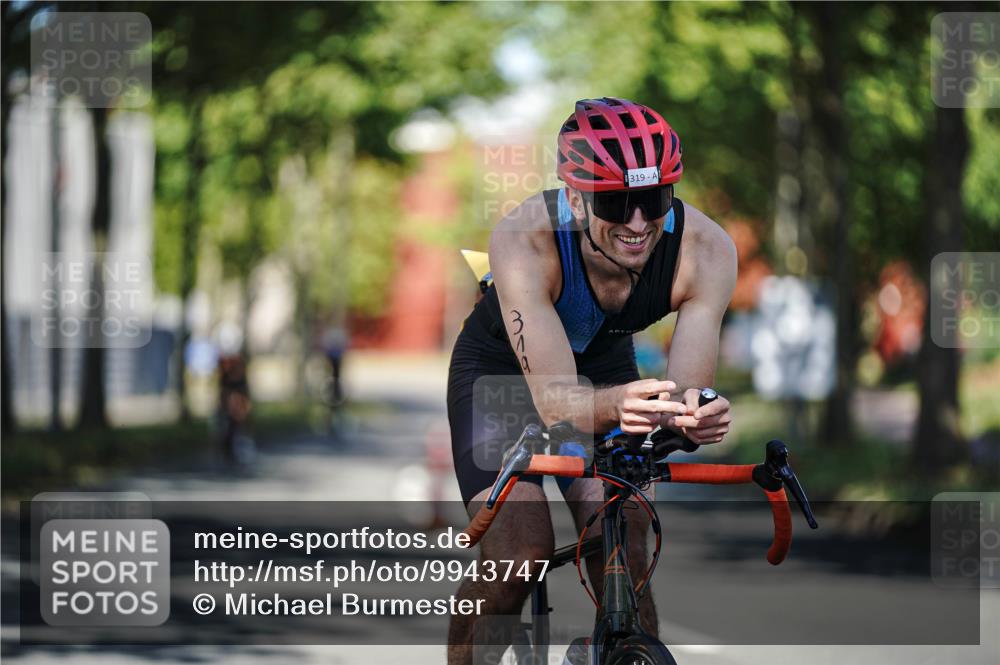09.08.2026 - GEWOBA Citytriathlon Bremen Michael Burmester http://msf.ph/oto/9943747 09.08.2026 10:26:44 Radfahren 290, 296, 315, 319, 383, 463 meine-sportfotos.de
