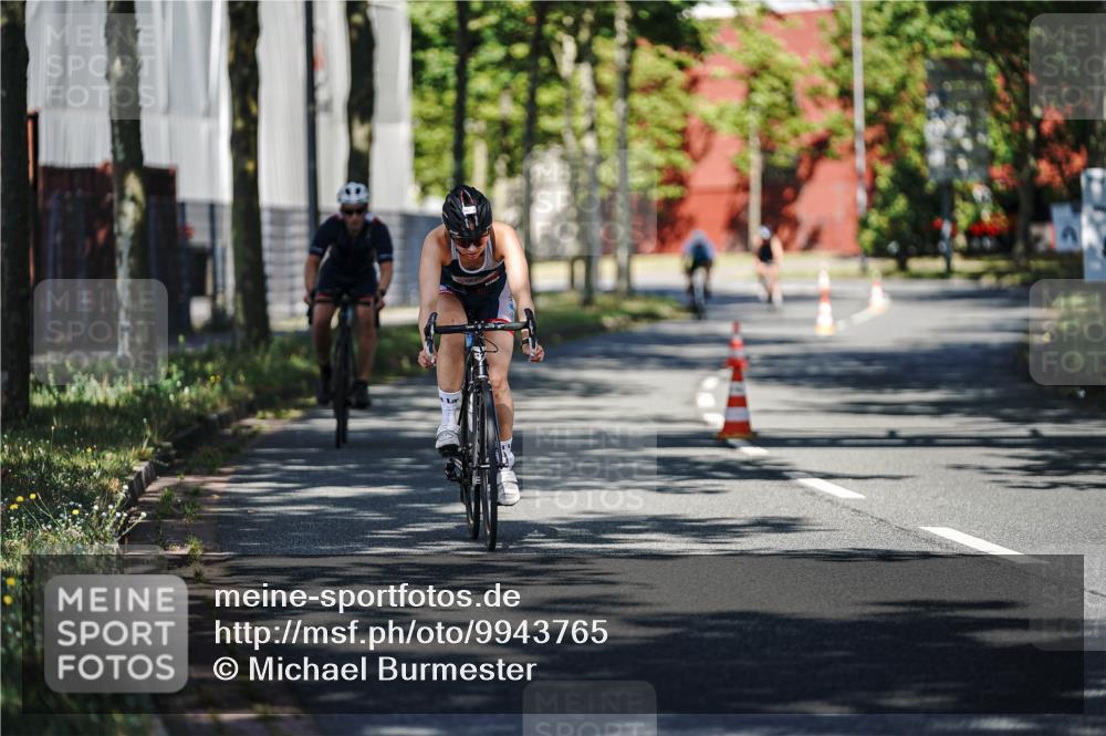 09.08.2026 - GEWOBA Citytriathlon Bremen Michael Burmester http://msf.ph/oto/9943765 09.08.2026 10:27:17 Radfahren 342, 375, 391, 447 meine-sportfotos.de