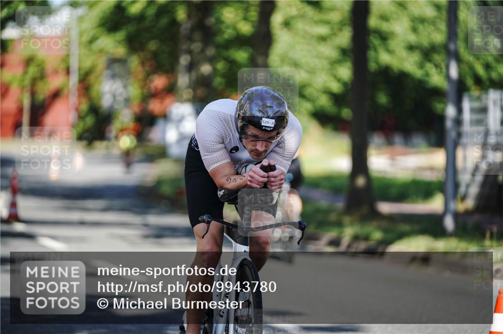 09.08.2026 - GEWOBA Citytriathlon Bremen Michael Burmester http://msf.ph/oto/9943780 09.08.2026 10:27:38 Radfahren 338, 339, 368, 523, 529 meine-sportfotos.de