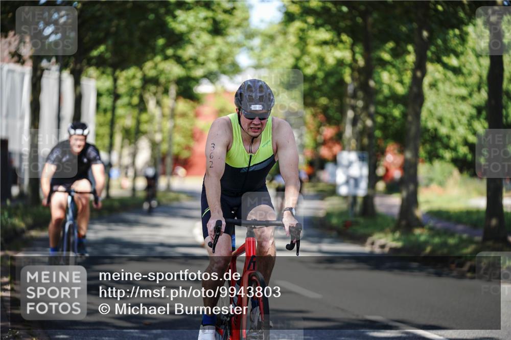 09.08.2026 - GEWOBA Citytriathlon Bremen Michael Burmester http://msf.ph/oto/9943803 09.08.2026 10:28:34 Radfahren 329, 332, 340, 362, 369, 502 meine-sportfotos.de