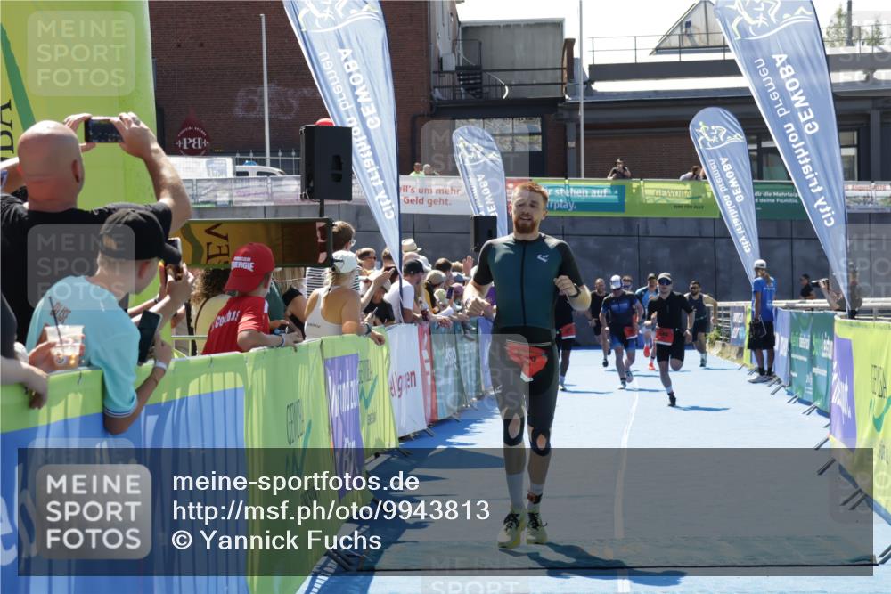 09.08.2026 - GEWOBA Citytriathlon Bremen Yannick Fuchs http://msf.ph/oto/9943813 09.08.2026 14:12:23 Ziel 545, 587, 642, 763, 1126 meine-sportfotos.de