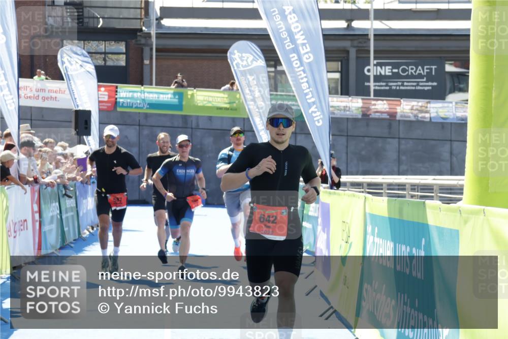 09.08.2026 - GEWOBA Citytriathlon Bremen Yannick Fuchs http://msf.ph/oto/9943823 09.08.2026 14:12:26 Ziel 545, 555, 587, 642, 763, 1126 meine-sportfotos.de