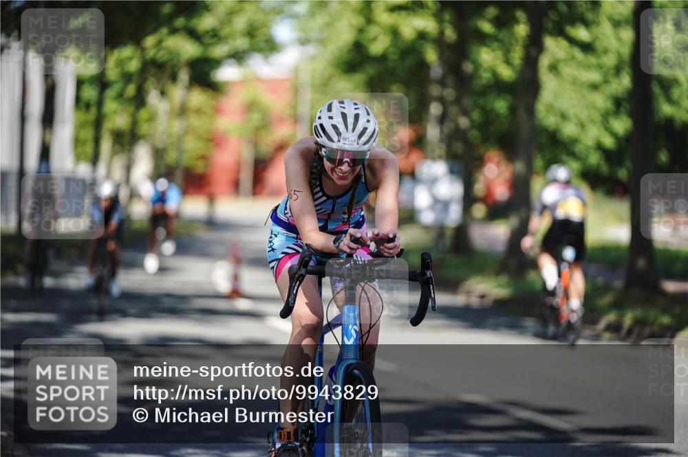 09.08.2026 - GEWOBA Citytriathlon Bremen Michael Burmester http://msf.ph/oto/9943829 09.08.2026 10:28:50 Radfahren 356, 369, 394, 465, 517, 519 meine-sportfotos.de